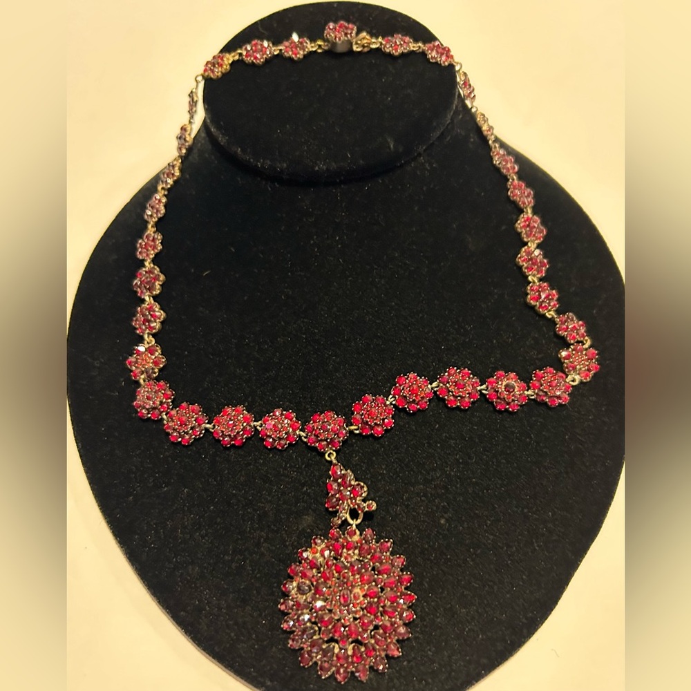 Antique Victorian Garnet Daisy Necklace w Drop